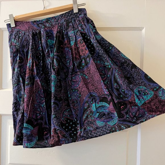 Purple, Black, and Green Paisley Vintage Skirt with Pockets - Size 2 - Rayon - Picture 3 of 6
